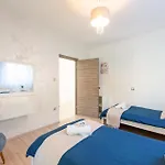 Pet Friendly In דירה *