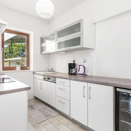 Amazing In With House Sea View Apartman