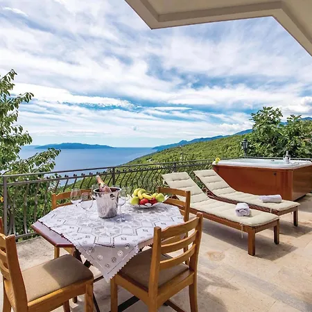 Amazing In With House Sea View Apartman *
