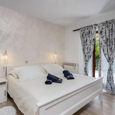 Apartment Amazing In With House Sea View *