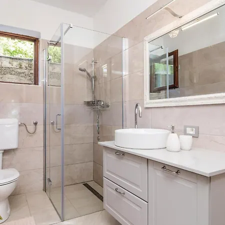 Amazing In With House Sea View Apartment
